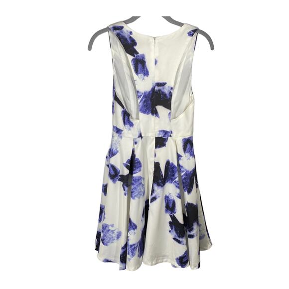 Lulus Dress Seeing Chic Floral Faux Wrap Sleeveless Mini Skater White Blue Sz XS - Picture 5 of 12